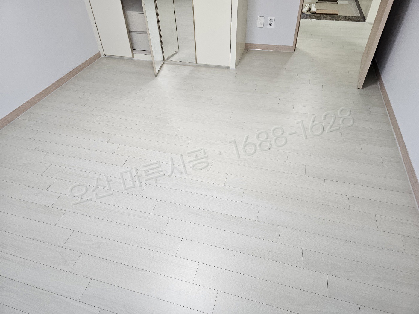 오산 청호동 강마루 디앤메종 식스팩3.5 쉐넌화이트 바닥공사 마루시공업체 시공 후